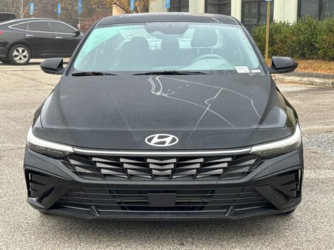 Certified 2025 Hyundai Elantra SEL image 2