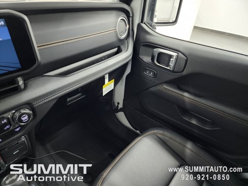 New 2025 Jeep Wrangler Sahara w/ Technology Group image 11