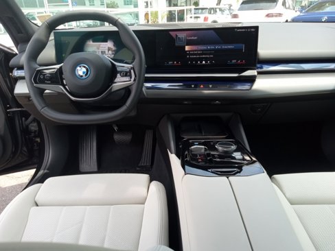 Used 2024 BMW i5 eDrive40i w/ Premium Package image 13