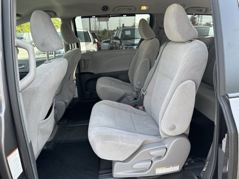 Used 2018 Toyota Sienna LE image 17