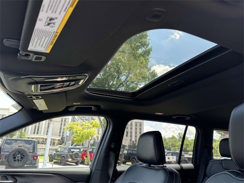 New 2025 Jeep Grand Cherokee L Altitude image 10