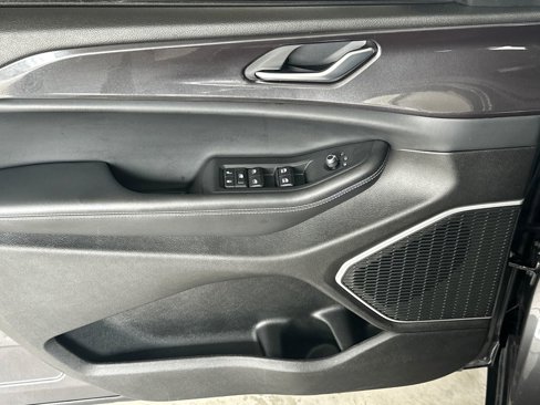 Used 2022 Jeep Grand Cherokee Altitude image 3