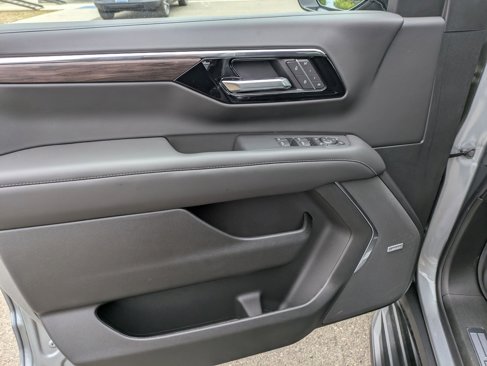 New 2026 Chevrolet Suburban LT image 25