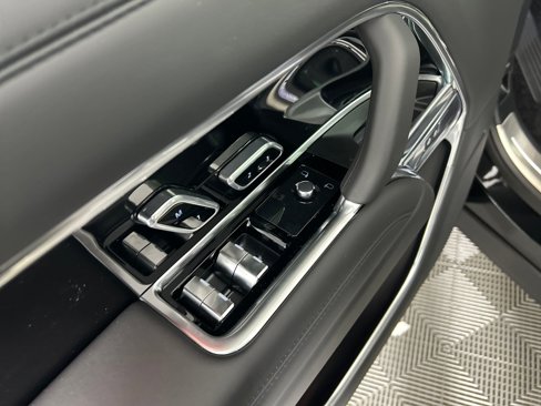 New 2025 Land Rover Range Rover SE image 11