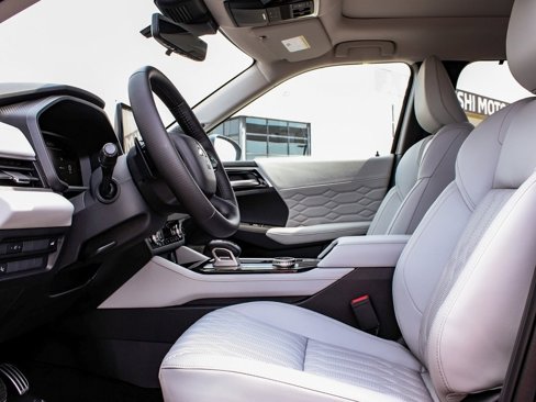 New 2025 Mitsubishi Outlander AWD image 33