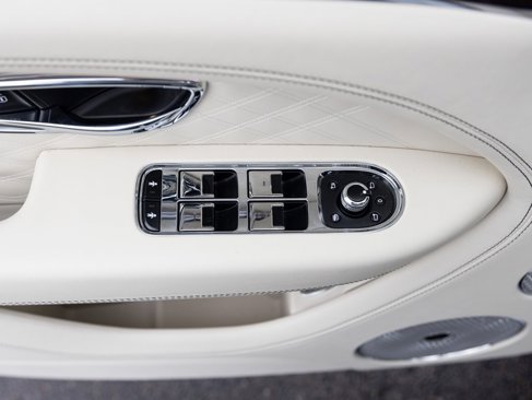 New 2025 Bentley Bentayga image 20