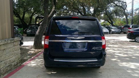 Used 2015 Chrysler Town & Country Touring image 6