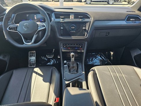 Used 2022 Volkswagen Tiguan SE R-Line image 21