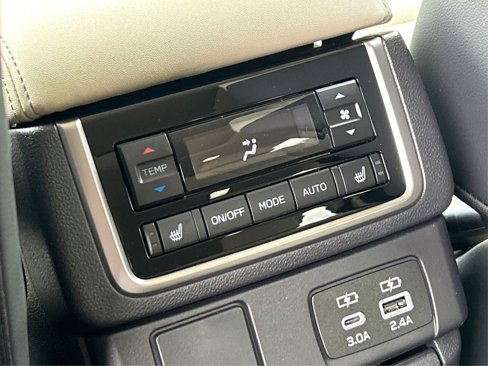 New 2025 Subaru Ascent Limited image 40