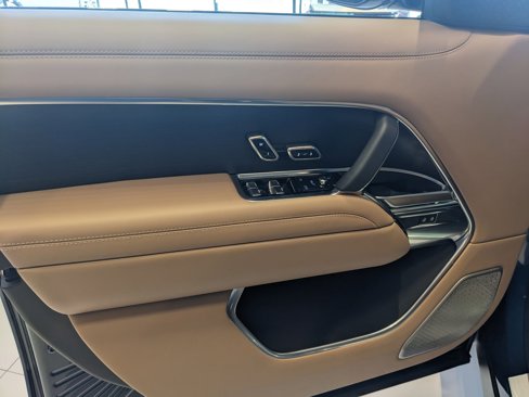 New 2025 Land Rover Range Rover Autobiography image 9