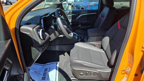 New 2025 Chevrolet Colorado Z71 w/ Midnight Edition image 12