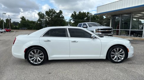 Used 2018 Chrysler 300 Limited w/ Safetytec Plus Group image 6