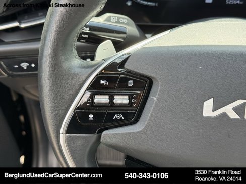 Used 2023 Kia Niro EX image 17