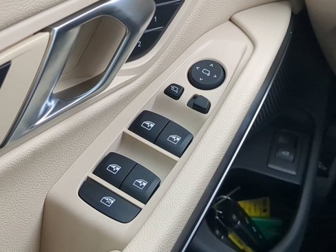 Certified 2025 BMW 330i Sedan w/ M Sport Package image 25