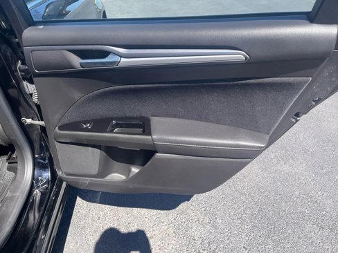 Used 2016 Ford Fusion SE image 24