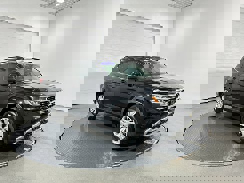 Used 2021 Volkswagen Atlas SE image 2