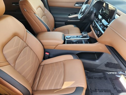 New 2025 Nissan Pathfinder Platinum w/ Cargo Package image 14