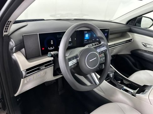 Certified 2025 Hyundai Tucson SE image 40