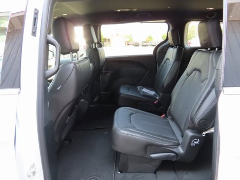 New 2026 Chrysler Pacifica Select image 19