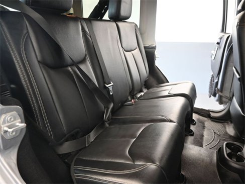 Used 2016 Jeep Wrangler Unlimited Rubicon w/ Connectivity Group image 17