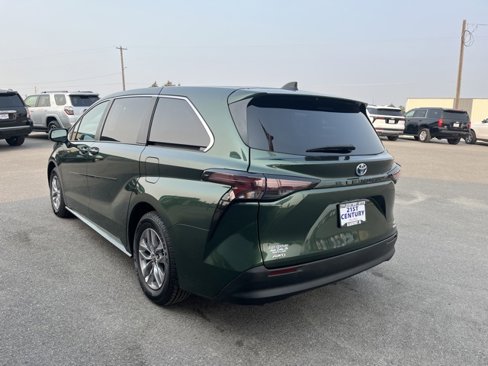 Used 2024 Toyota Sienna LE image 8
