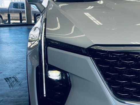 Used 2024 Cadillac XT4 Premium Luxury image 25