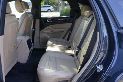 Used 2021 Porsche Cayenne w/ Premium Package image 22