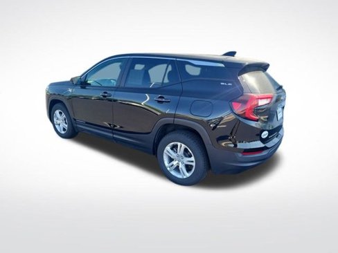 Used 2024 GMC Terrain SLE image 3