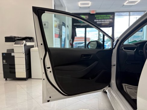 Used 2023 Toyota Corolla LE image 33