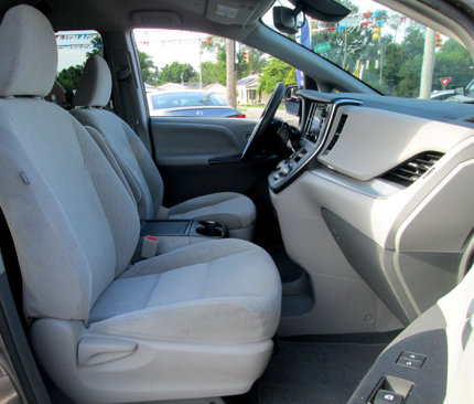 Used 2019 Toyota Sienna LE image 14