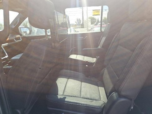 Used 2025 GMC Yukon XL Denali image 6