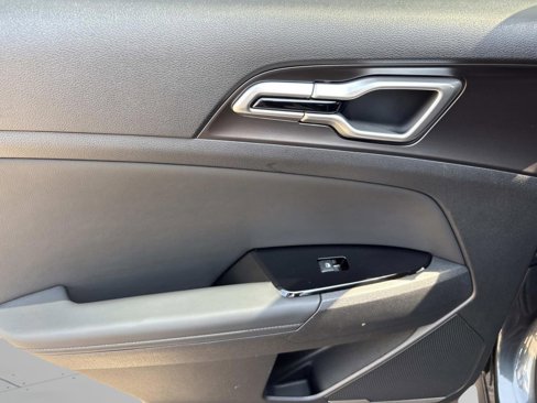 Used 2025 Kia Sportage EX image 18