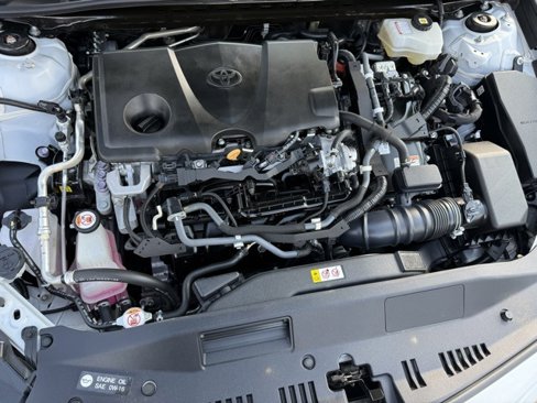 Used 2022 Toyota Camry XLE image 16