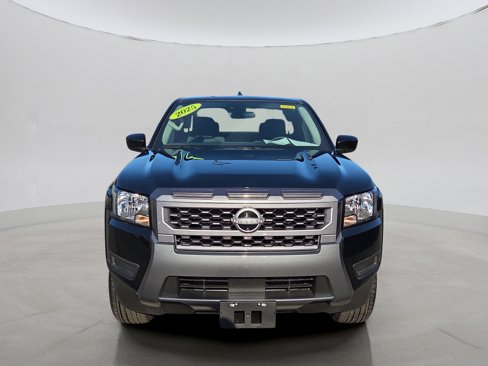 Used 2025 Nissan Frontier SV image 11