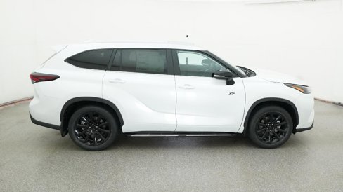 New 2025 Toyota Highlander XLE image 26