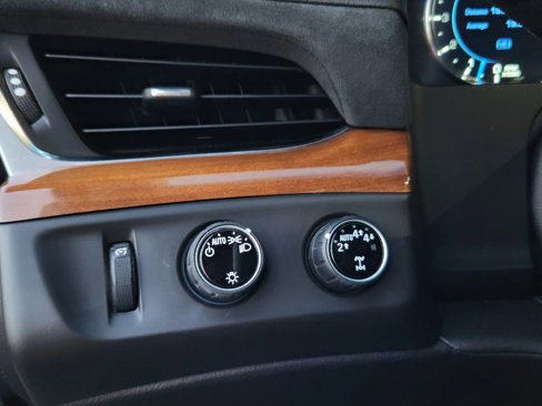 Used 2017 Cadillac Escalade Luxury image 11