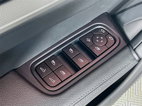 Used 2025 Porsche Cayenne image 20