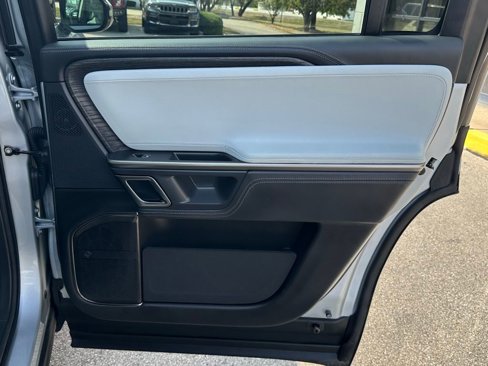Used 2023 Rivian R1S Adventure image 31