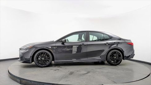 Used 2025 Toyota Camry SE image 3