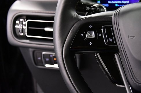 Used 2025 Lincoln Aviator AWD image 18