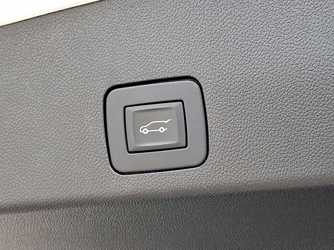 Used 2024 Buick Encore GX Avenir w/ Avenir Technology Package image 32