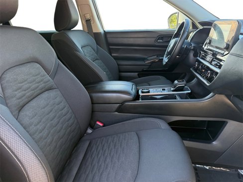 Used 2025 Nissan Pathfinder SV image 15