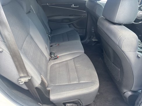 Used 2019 Kia Sorento LX w/ LX Convenience Package image 8