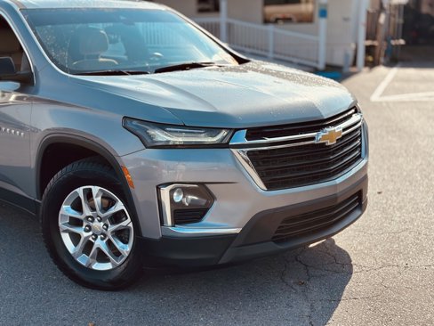 Used 2023 Chevrolet Traverse LS image 5