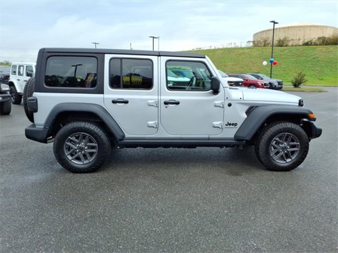 Used 2024 Jeep Wrangler Sport S image 3