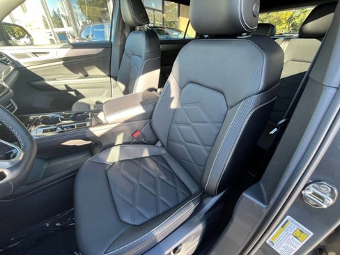 Used 2025 Volkswagen Atlas Cross Sport SE image 36