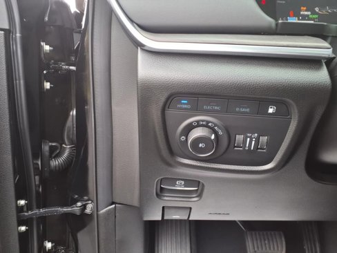 New 2025 Jeep Grand Cherokee Overland w/ Luxury Tech Group IV image 17