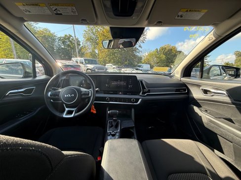 Used 2024 Kia Sportage LX image 19
