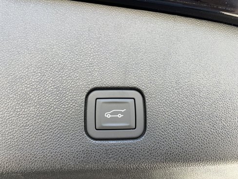 New 2025 Cadillac XT6 Luxury image 7