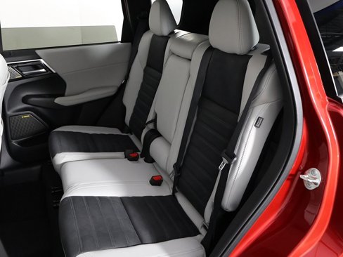 New 2025 Mitsubishi Outlander SE image 33